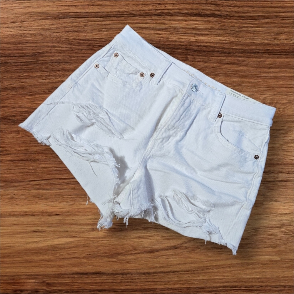 American Eagle White Distressed 90s Boyfriend Denim Shorts NWT